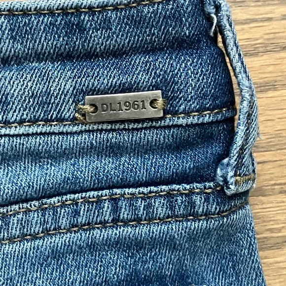 DL1961 Lucy Denim distressed blue Jean girls shorts 14 - Picture 9 of 11